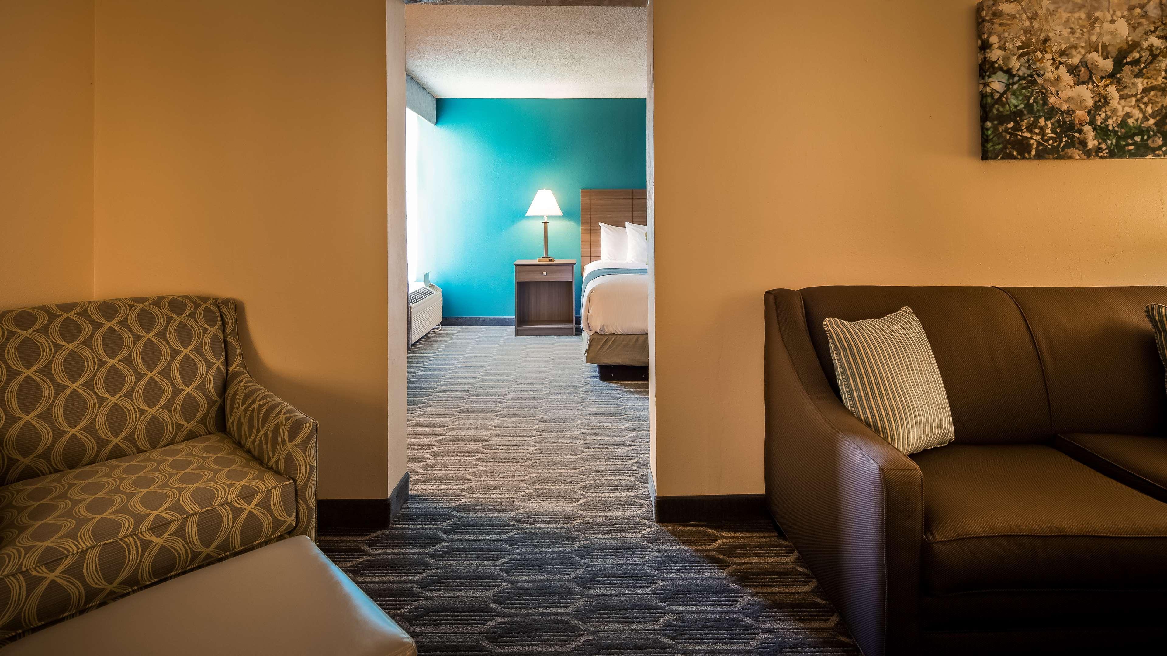 Best Western Plus Yadkin Valley Inn & Suites Jonesville Εξωτερικό φωτογραφία