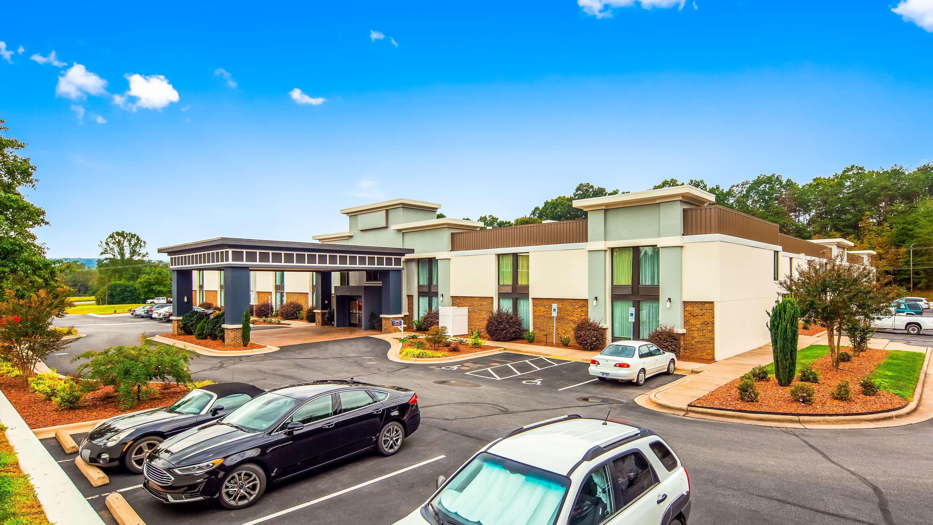 Best Western Plus Yadkin Valley Inn & Suites Jonesville Εξωτερικό φωτογραφία