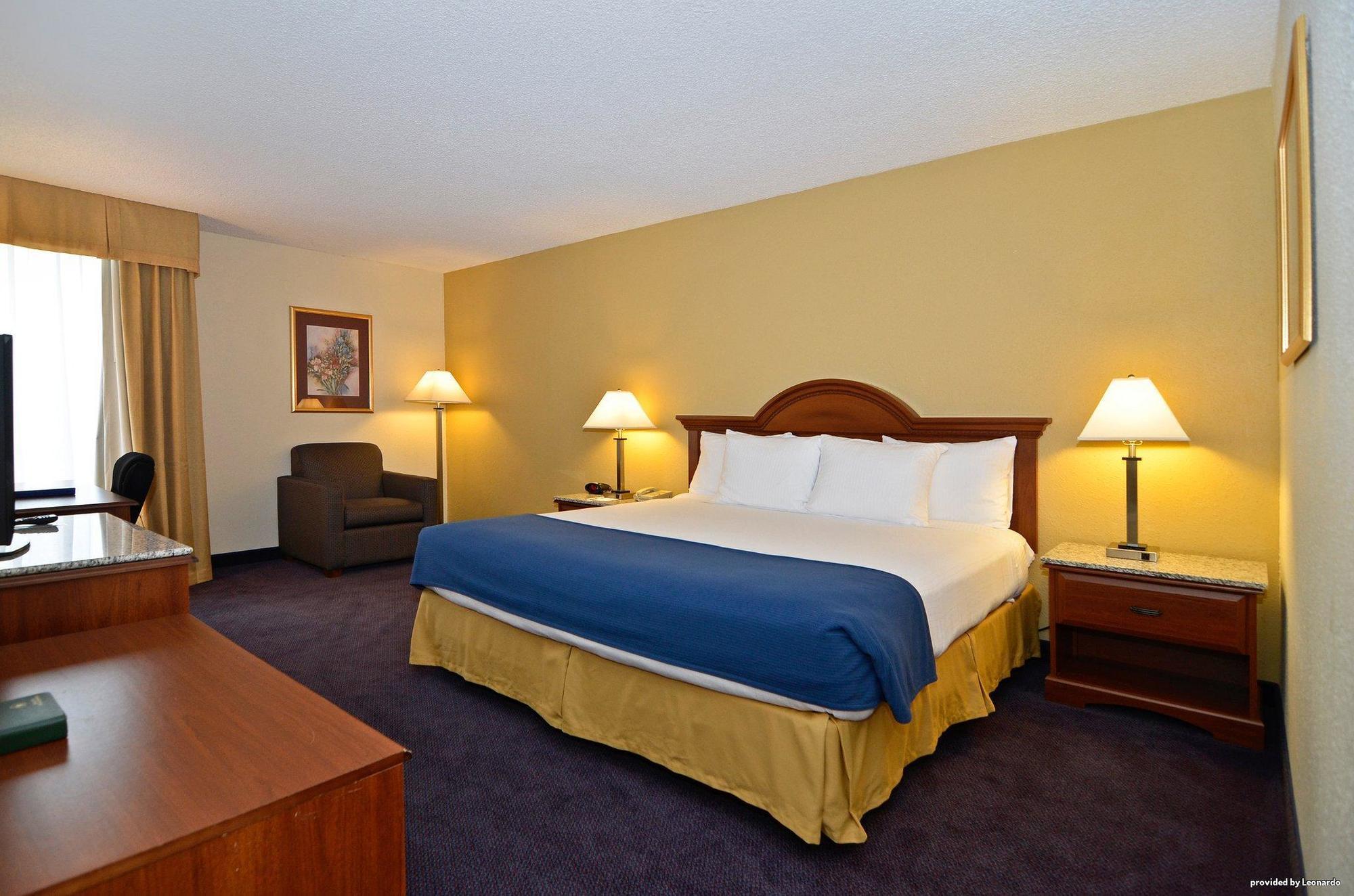 Best Western Plus Yadkin Valley Inn & Suites Jonesville Εξωτερικό φωτογραφία