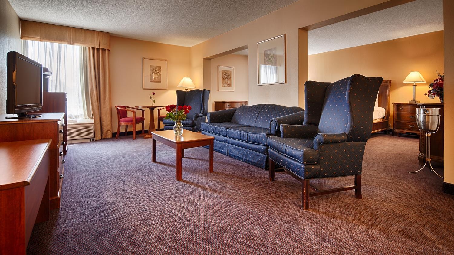 Best Western Plus Yadkin Valley Inn & Suites Jonesville Εξωτερικό φωτογραφία