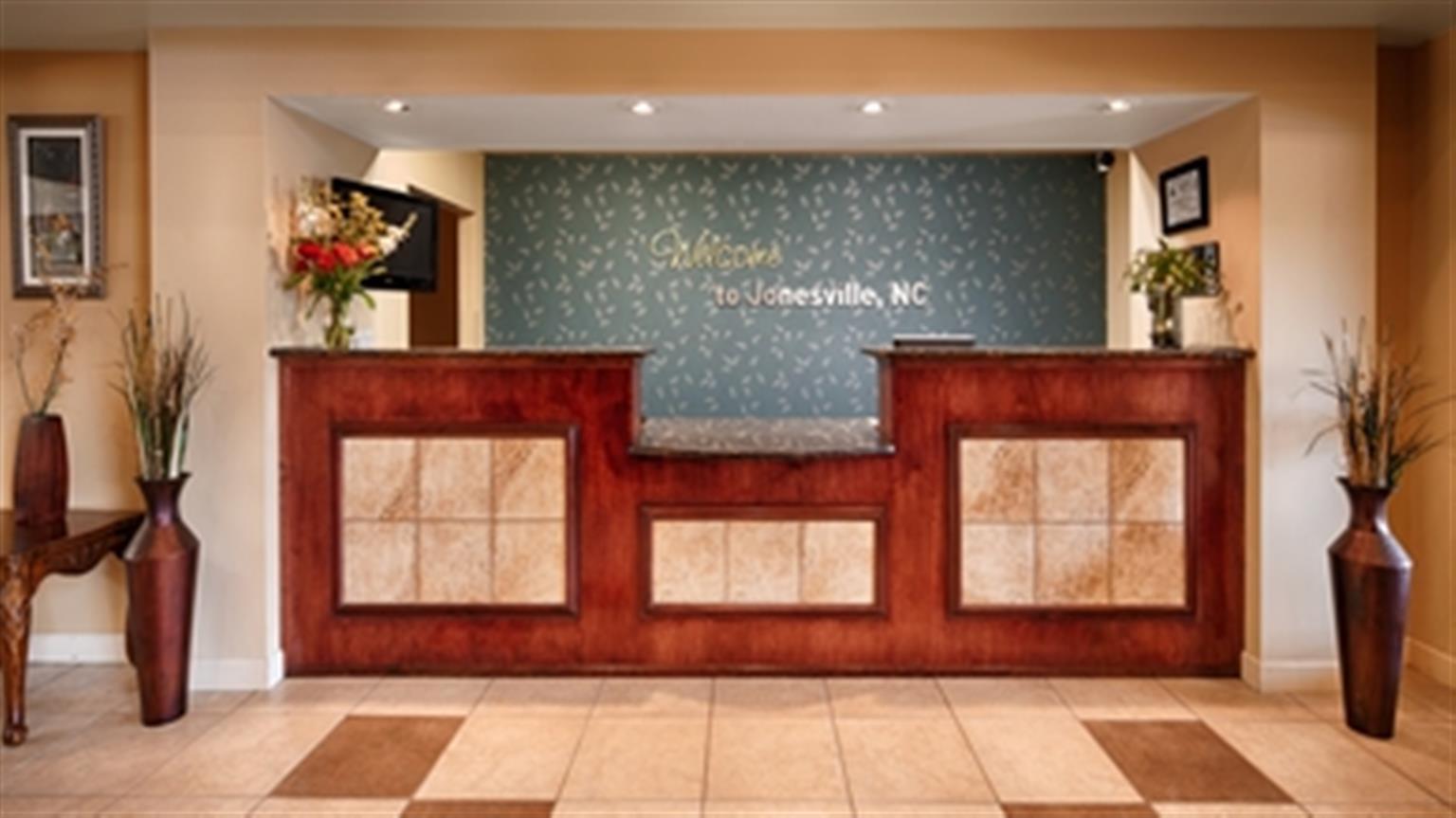 Best Western Plus Yadkin Valley Inn & Suites Jonesville Εξωτερικό φωτογραφία