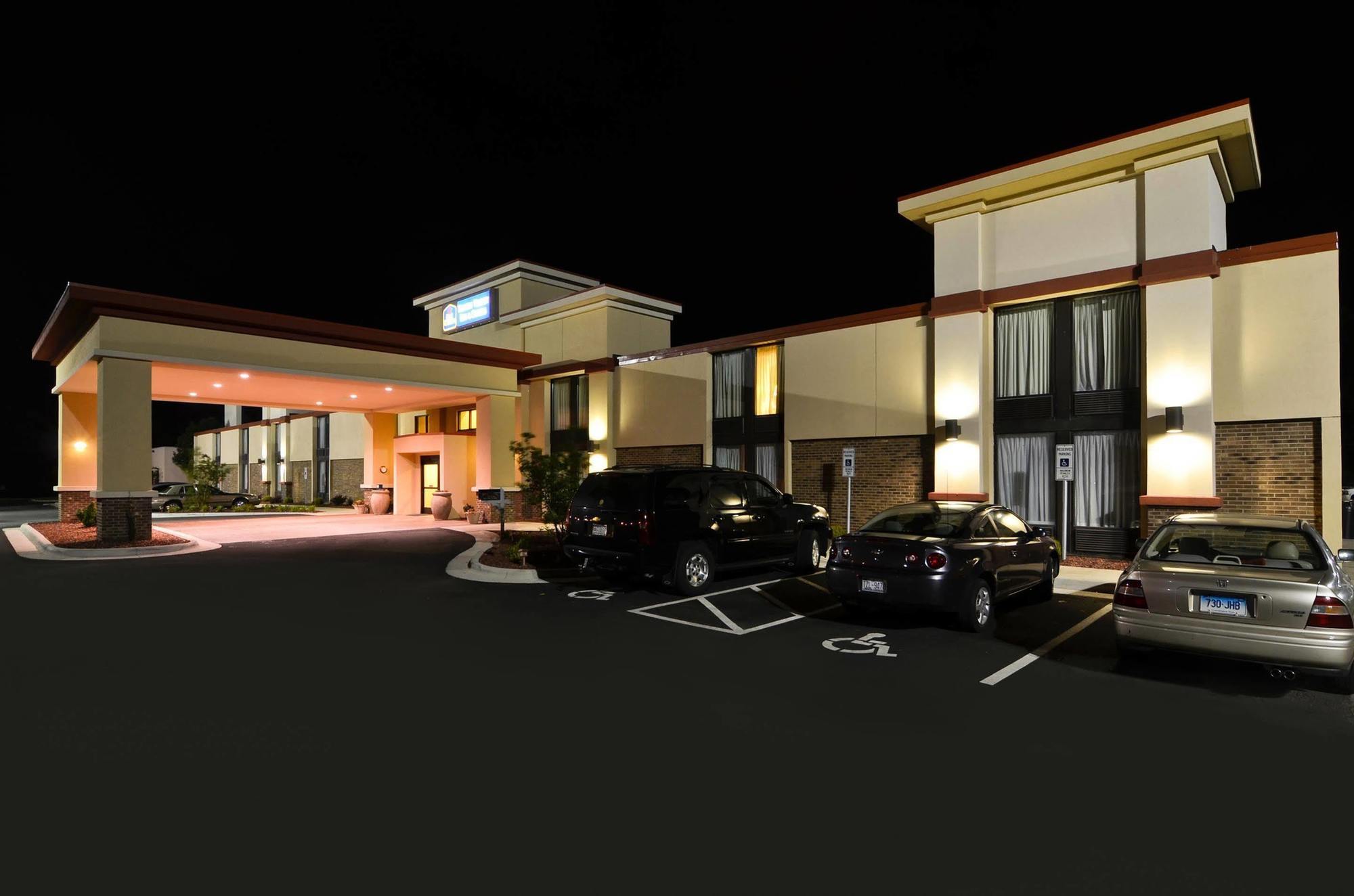 Best Western Plus Yadkin Valley Inn & Suites Jonesville Εξωτερικό φωτογραφία