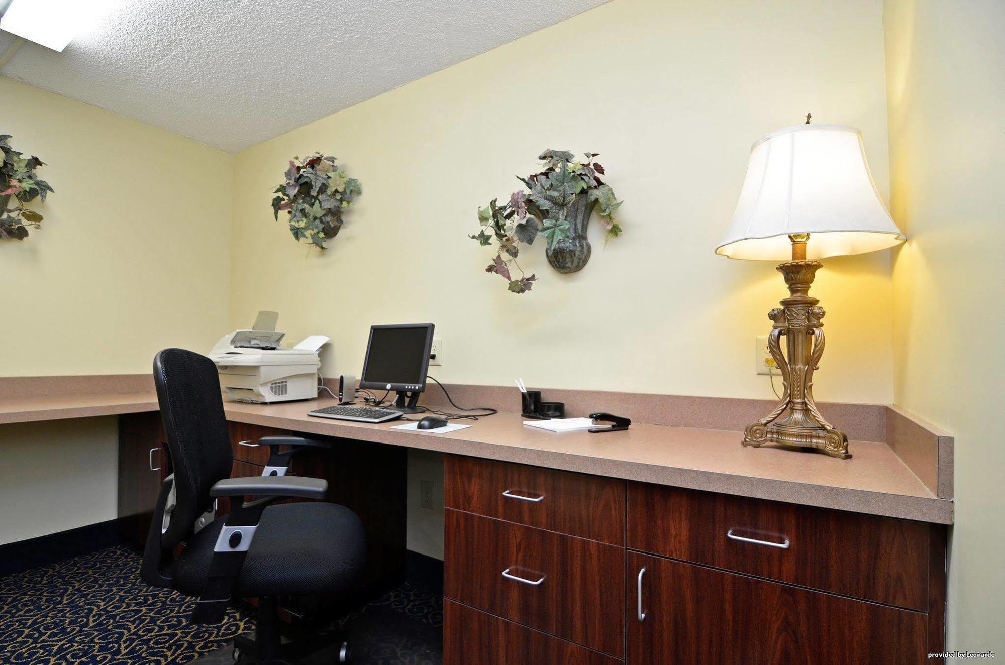 Best Western Plus Yadkin Valley Inn & Suites Jonesville Ανέσεις φωτογραφία