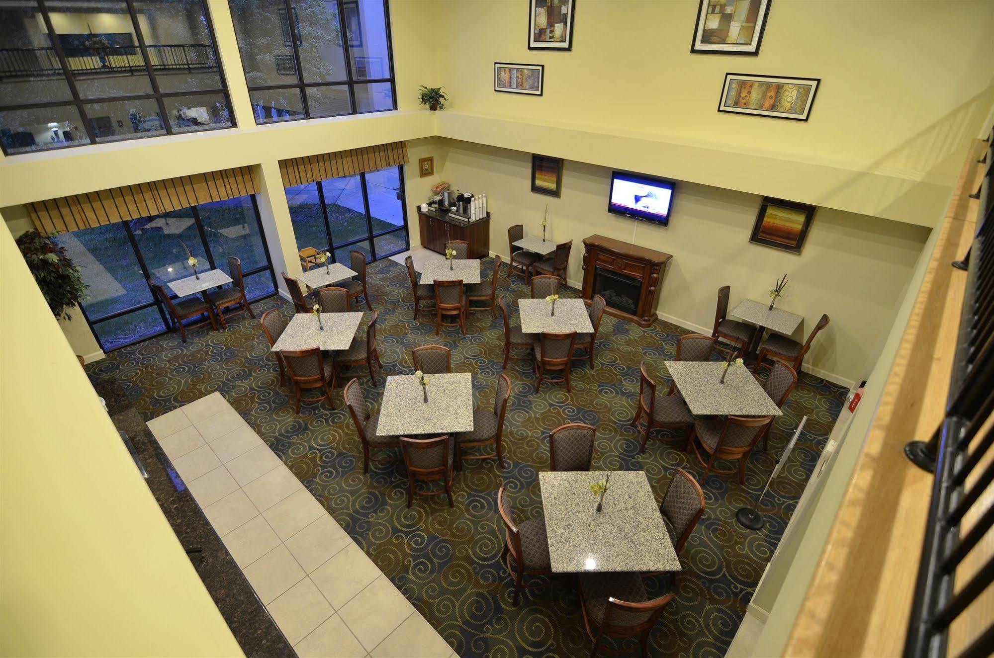 Best Western Plus Yadkin Valley Inn & Suites Jonesville Εξωτερικό φωτογραφία
